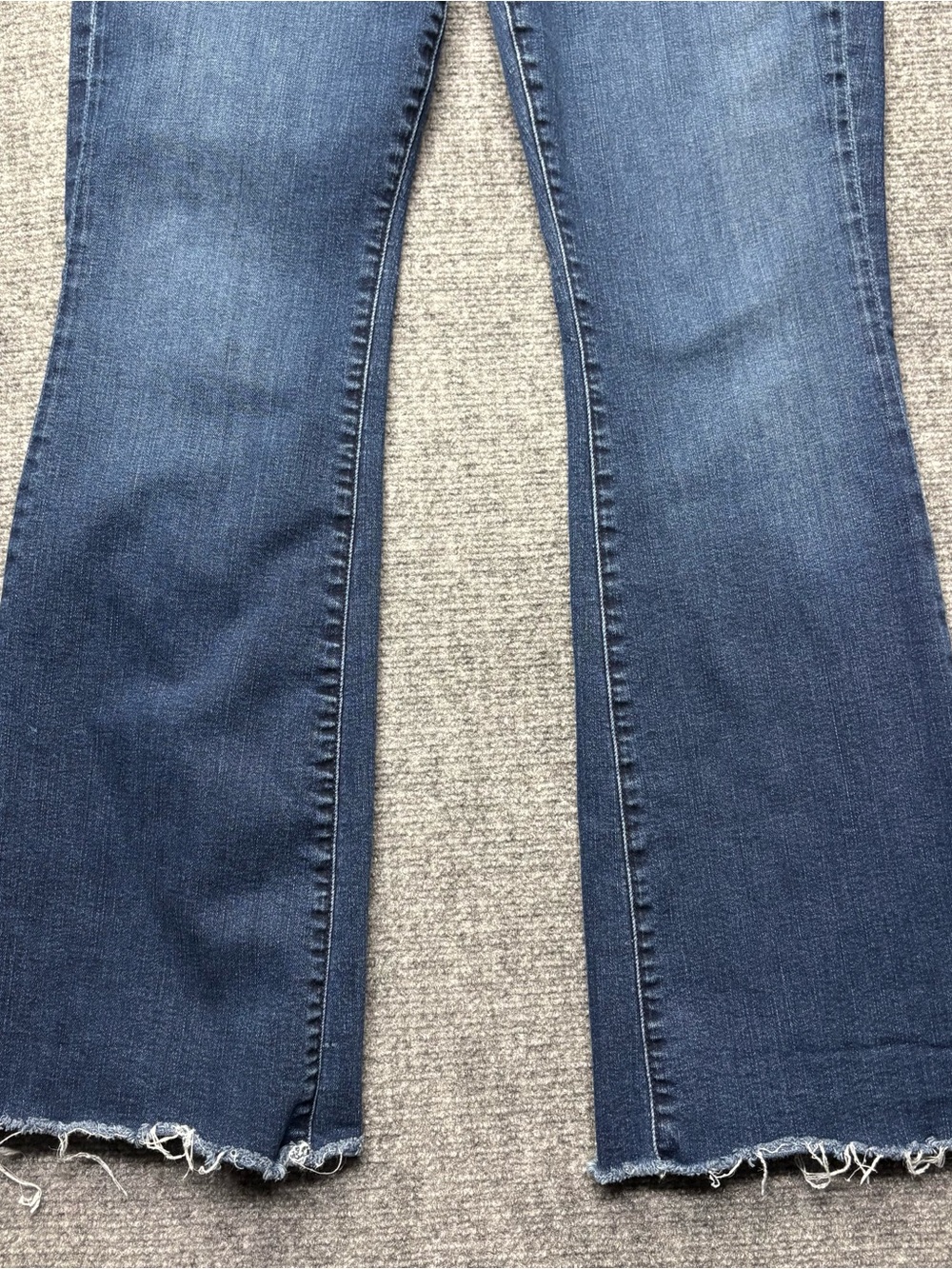 MOTHER Jeans Womens 32 Weekender Fray in Mint Condition Flare Raw Hem USA Made - Picture 13 of 15